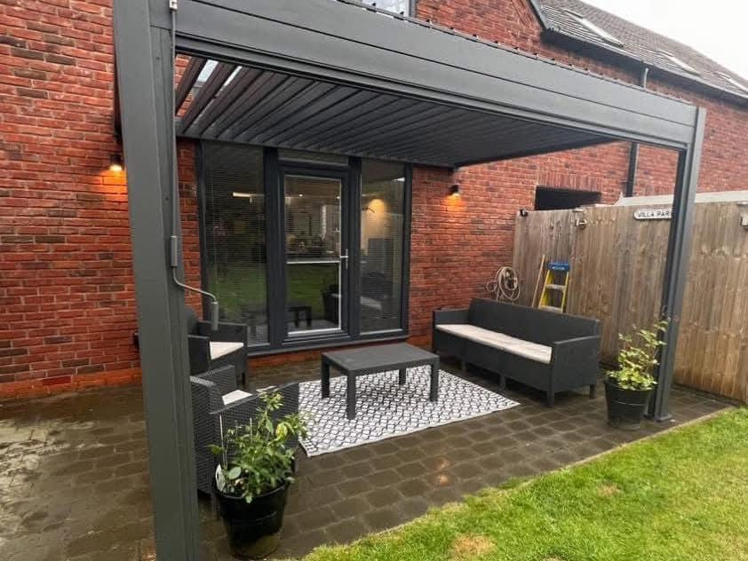 4m x 3m Wall Mounted Aluminium Pergola