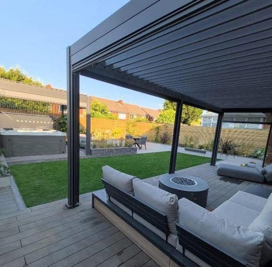 6m x 3m Pergola with 2 3m privacy blinds installed.